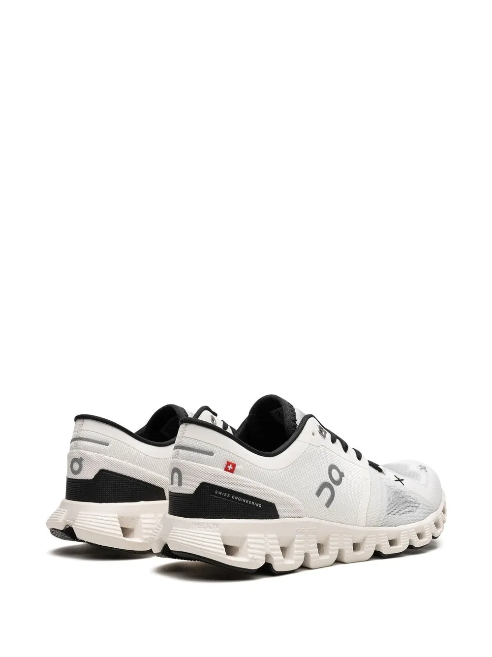 On Running Cloud X3 Black | White